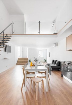 ALTIDO Stylish 2-level flats near Ajuda Palace